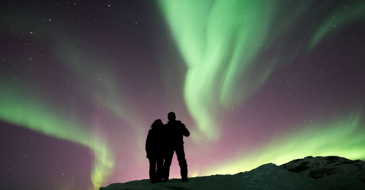 romantic photoshoot northern lights